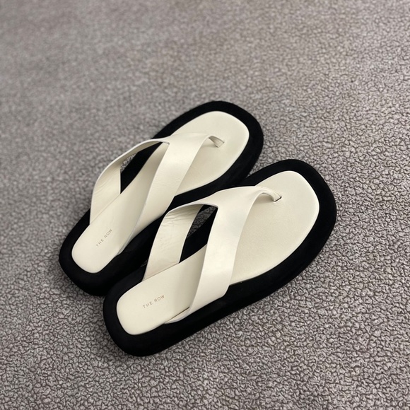 The Row Shoes - THE ROW Ginza two-tone leather and suede platform flip flops
